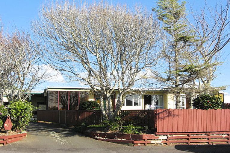 Photo of property in 4 Karaka Street, Merrilands, New Plymouth, 4312