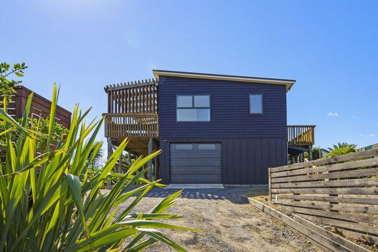 Photo of property in 6 Arataki Grove, Waitarere Beach, Levin, 5510