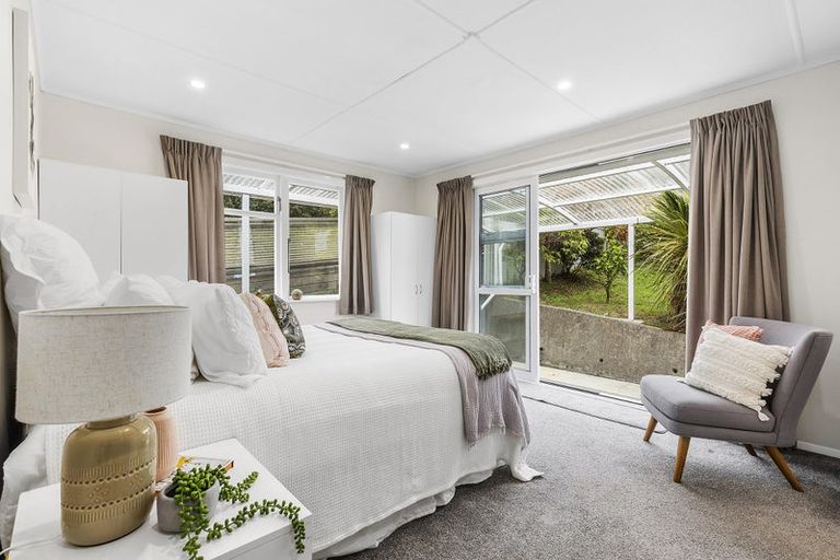 Photo of property in 11 Wakefield Terrace, Tawa, Wellington, 5028