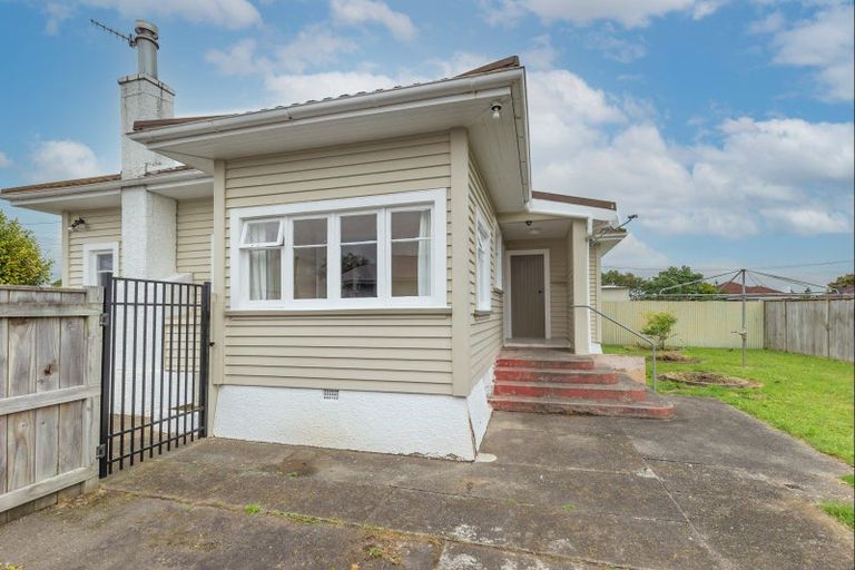 Photo of property in 13 Winchester Street, Levin, 5510