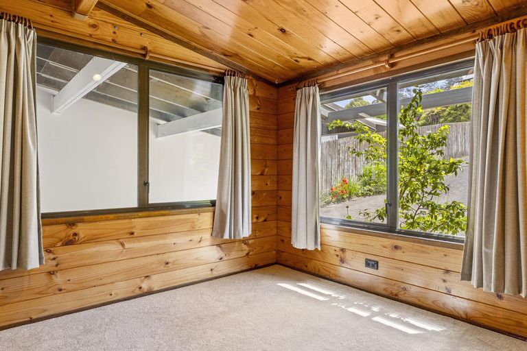 Photo of property in 23 Ewing Grove, Acacia Bay, Taupo, 3330