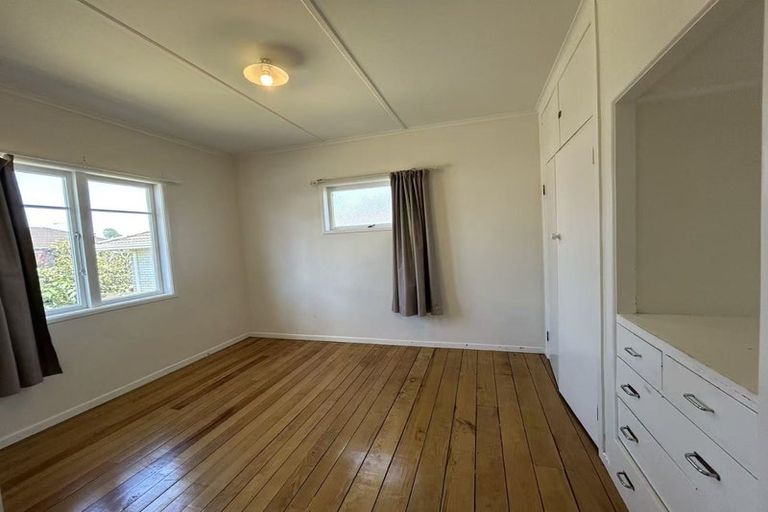 Photo of property in 1/47 Clevedon Road, Papakura, 2110