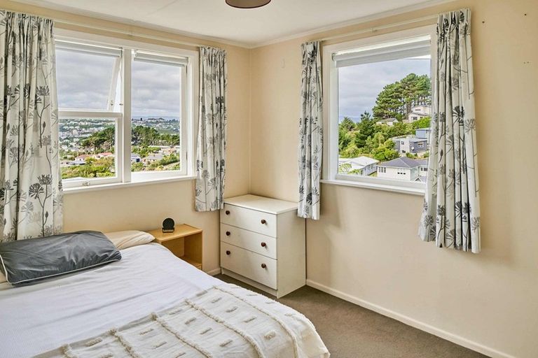 Photo of property in 24 Hollies Crescent, Johnsonville, Wellington, 6037