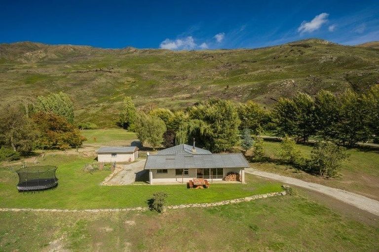 Photo of property in 219 Mount Aspiring Road, Wanaka, 9305