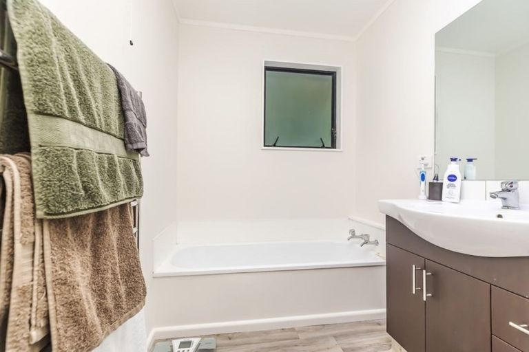 Photo of property in 9a Bourbon Terrace, Karori, Wellington, 6012