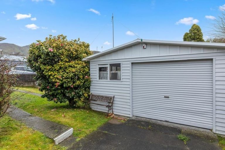 Photo of property in 40 Porutu Street, Fairfield, Lower Hutt, 5011