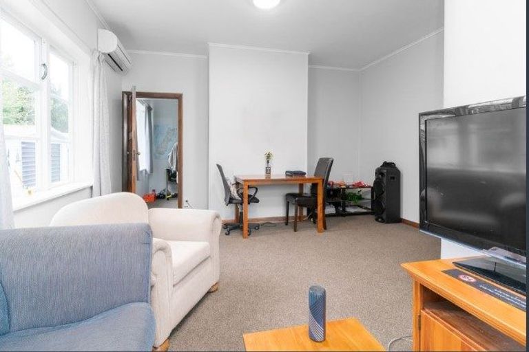 Photo of property in 2 Kawaka Street, Riccarton, Christchurch, 8041