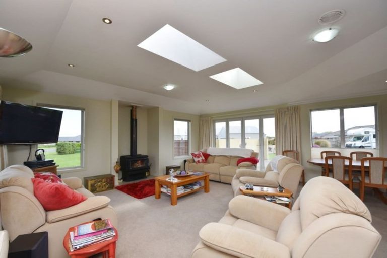 Photo of property in 3 Court Of Ascot, Seaward Bush, Invercargill, 9812