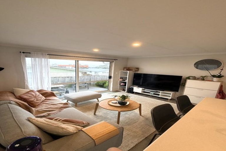 Photo of property in 11a Rishworth Avenue, Stanmore Bay, Whangaparaoa, 0932