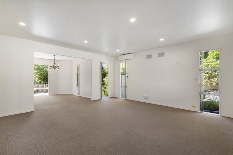 Photo of property in 128 Onetaunga Road, Chatswood, Auckland, 0626