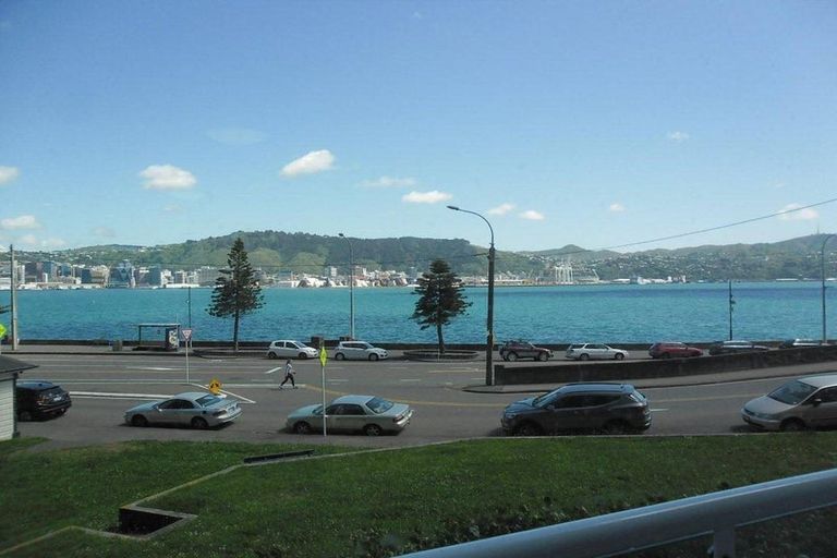 Photo of property in The Capital, 2/370 Oriental Parade, Oriental Bay, Wellington, 6011