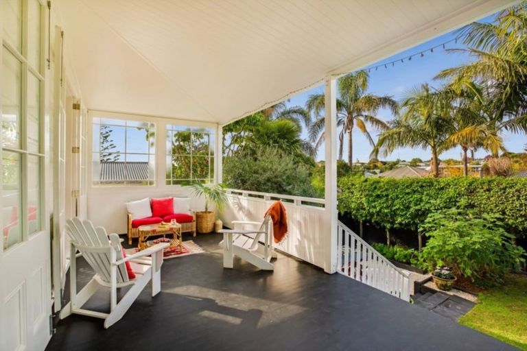 Photo of property in 44 Kiwi Road, Stanley Point, Auckland, 0624