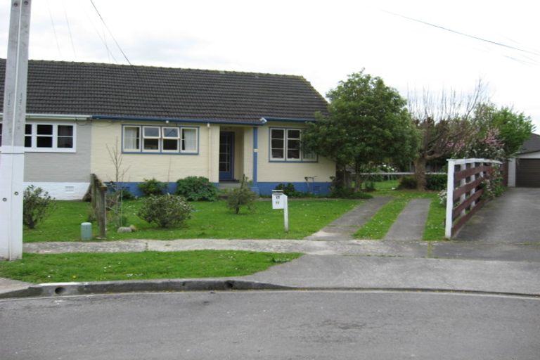 Photo of property in 12 Frickleton Grove, Waterloo, Lower Hutt, 5011