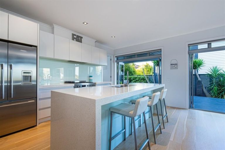 Photo of property in 131 Kowhai Road, Mairangi Bay, Auckland, 0630