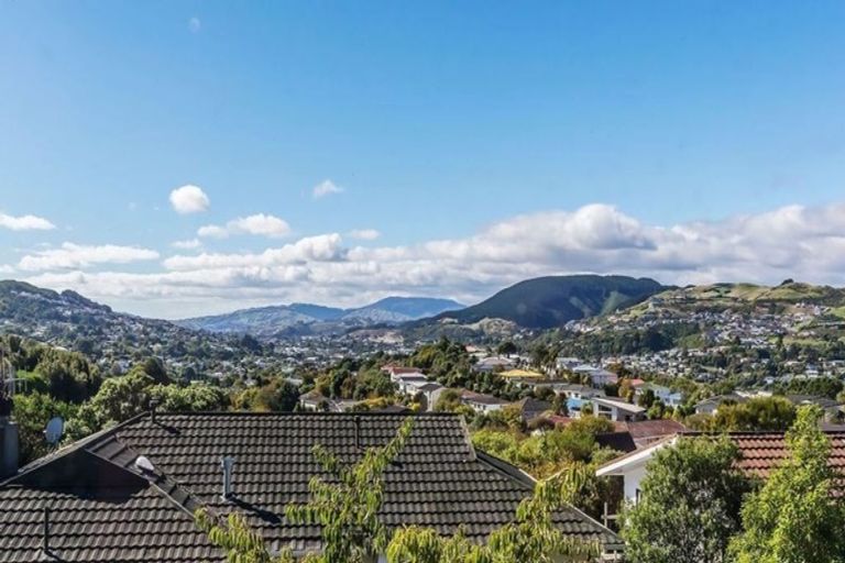 Photo of property in 7 Brasenose Place, Tawa, Wellington, 5028