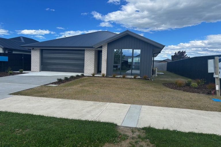 Photo of property in 17 Hanmer Crescent, Rangiora, 7400