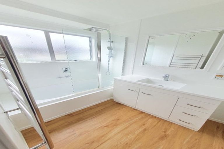 Photo of property in 12 Lipton Grove, Opaheke, Papakura, 2113