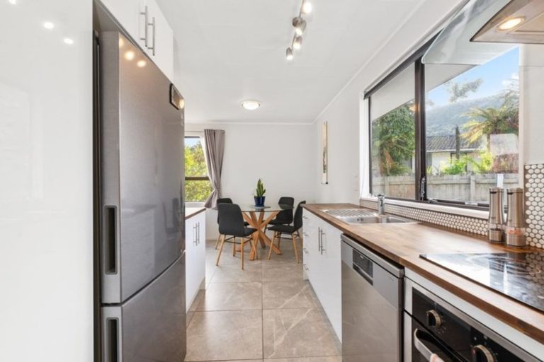 Photo of property in 5 Crystal Place, Pukehangi, Rotorua, 3015