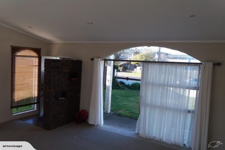 Photo of property in 74 Robinson Avenue, Holdens Bay, Rotorua, 3010