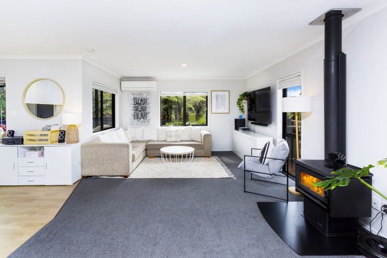 Photo of property in 23 Percy Kinsman Crescent, Riverstone Terraces, Upper Hutt, 5018