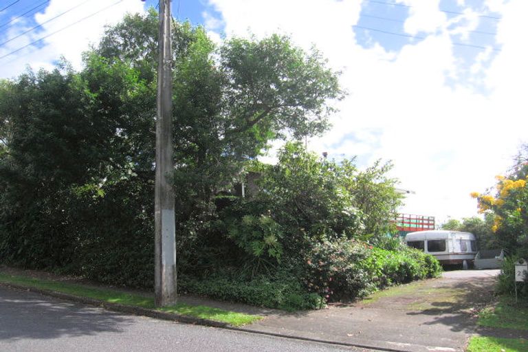 Photo of property in 2b Roland Hill, Glen Eden, Auckland, 0602