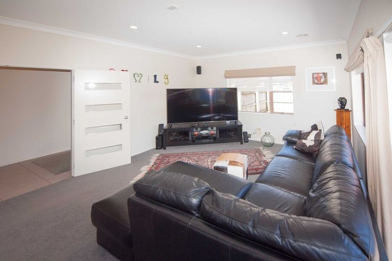Photo of property in 43 Erlestoke Crescent, Churton Park, Wellington, 6037