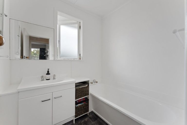 Photo of property in 24 Hunter Street, Normanby, Hawera, 4614