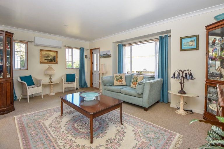 Photo of property in 72 Pembroke Street, Carterton, 5713