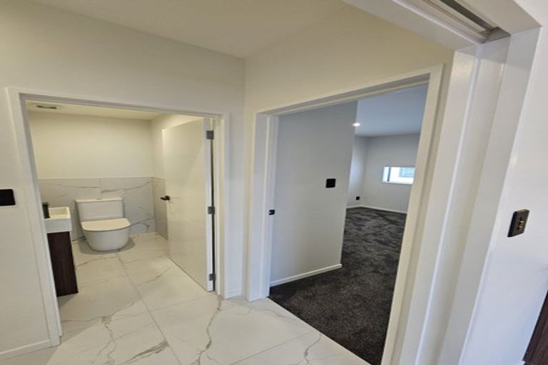 Photo of property in 2a Embling Place, Eastern Beach, Auckland, 2012