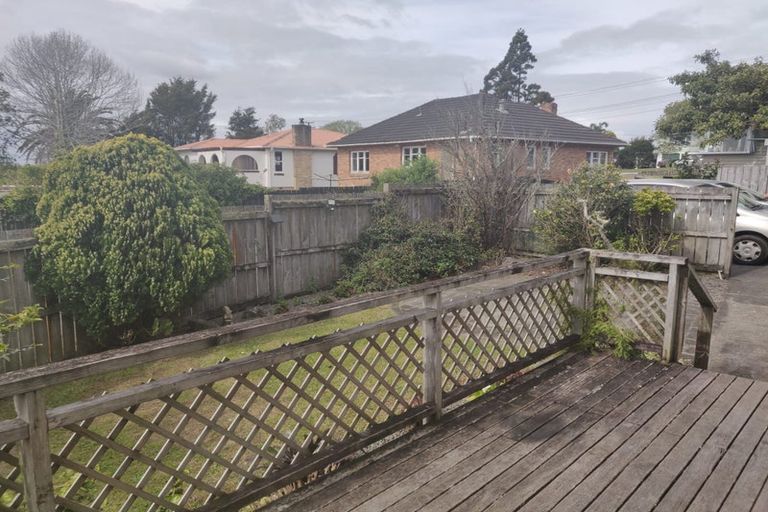 Photo of property in 2/65 Golf Road, New Lynn, Auckland, 0600