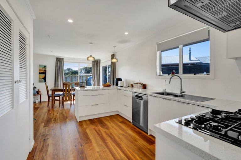 Photo of property in 44 Wairau Road, Oakura, 4314