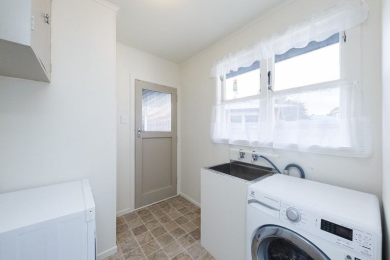 Photo of property in 1 Tararua Terrace, Cloverlea, Palmerston North, 4412