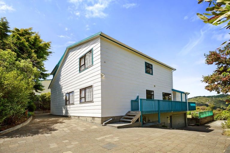 Photo of property in 203 Holborn Drive, Stokes Valley, Lower Hutt, 5019
