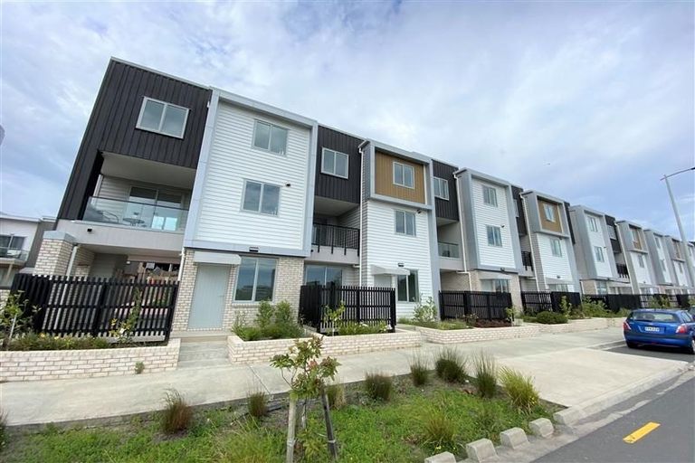 Photo of property in 15 Ceramic Lane, New Lynn, Auckland, 0600