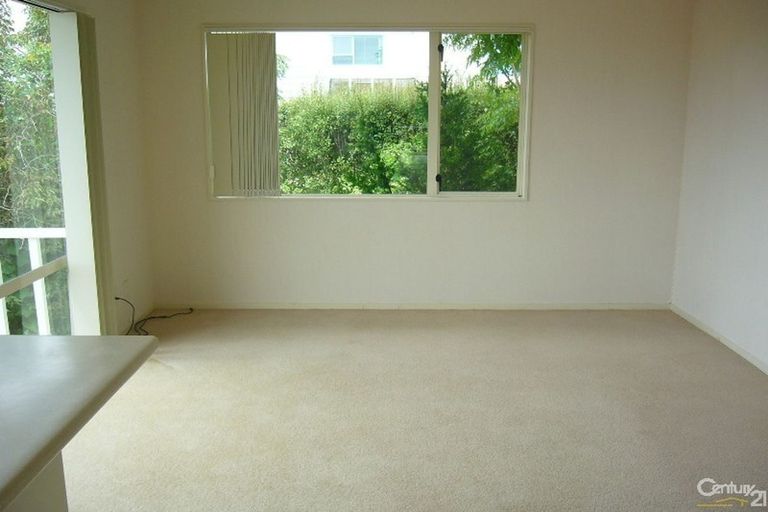 Photo of property in 2/61 Wiltshire Place, Somerville, Auckland, 2014