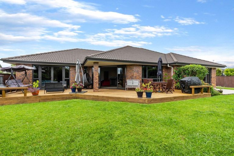 Photo of property in 13 Breaker Grove, Waiuku, 2123