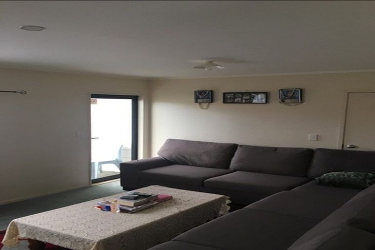 Photo of property in 13a Etherton Drive, Weymouth, Auckland, 2103