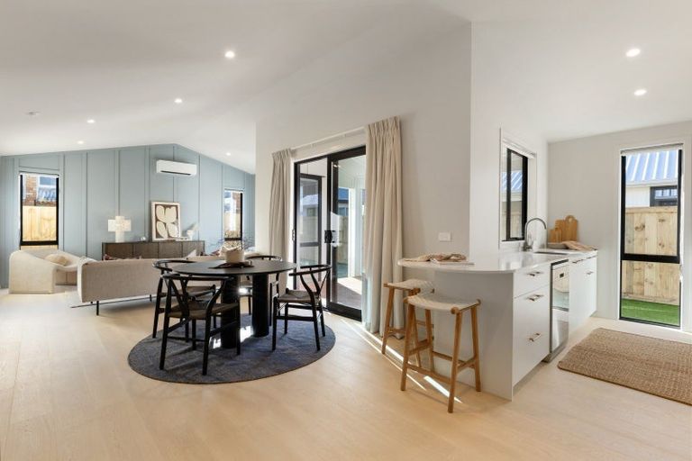 Photo of property in 247 Shakespeare Street, Leamington, Cambridge, 3432