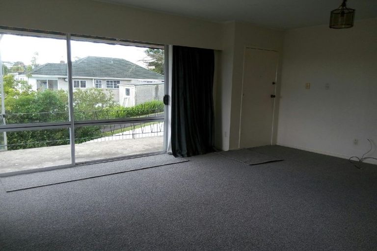 Photo of property in 2/59 Pupuke Road, Birkenhead, Auckland, 0627