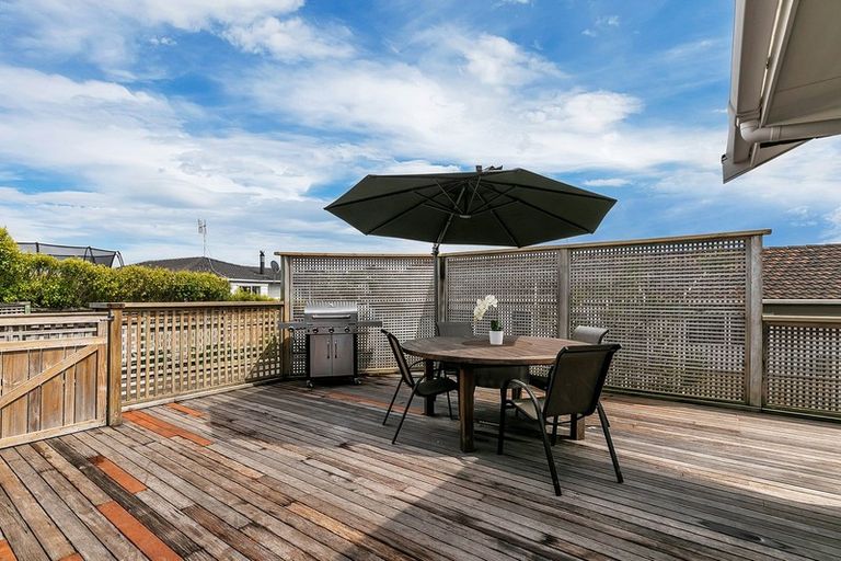 Photo of property in 2/108 Awaruku Road, Torbay, Auckland, 0630