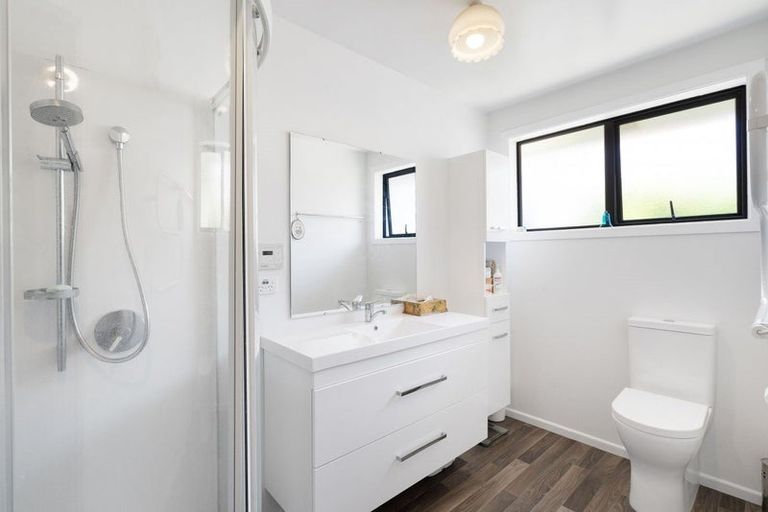 Photo of property in 15 Resolution Place, Bryndwr, Christchurch, 8053