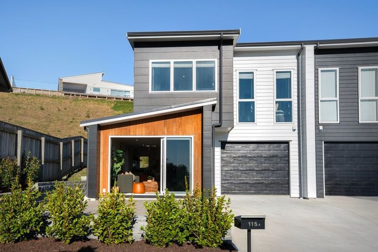 Photo of property in 115a Queen Charlotte Drive, Aotea, Porirua, 5024