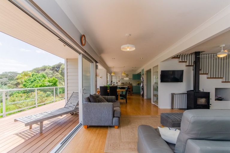 Photo of property in 24 Poplar Road, Stanmore Bay, Whangaparaoa, 0932