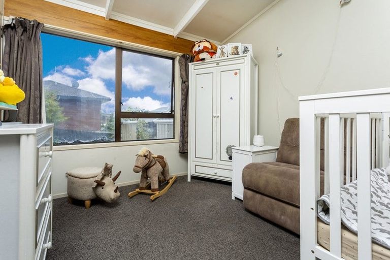 Photo of property in 34 Unsworth Drive, Unsworth Heights, Auckland, 0632