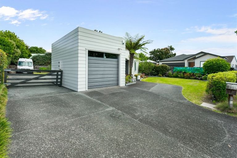 Photo of property in 11 Fathom Place, Te Atatu Peninsula, Auckland, 0610