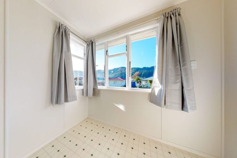 Photo of property in 11 Hamstead Street, Wainuiomata, Lower Hutt, 5014