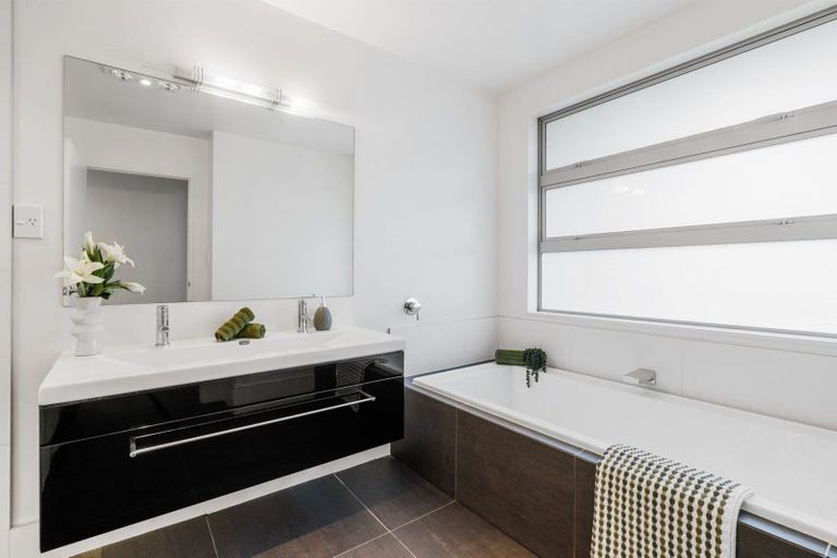 Photo of property in 15 Shalimar Place, Huntington, Hamilton, 3210