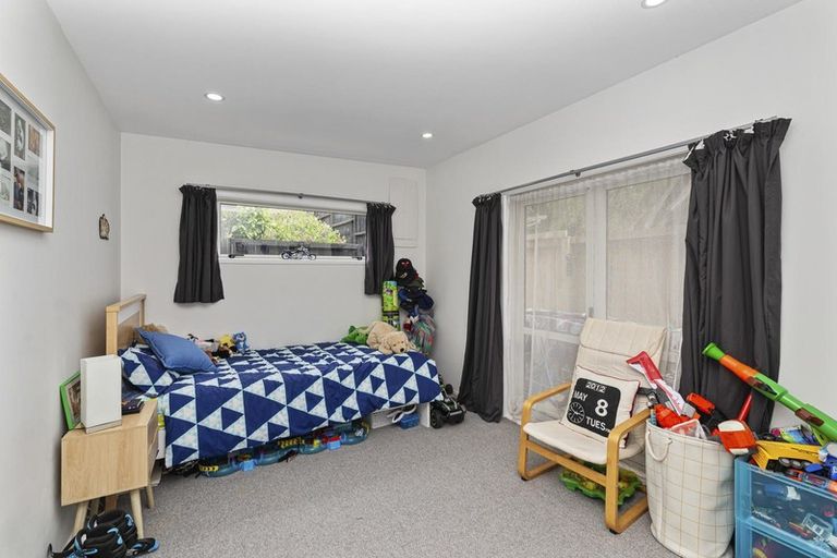 Photo of property in 12 Kashmir Road, Glen Eden, Auckland, 0602