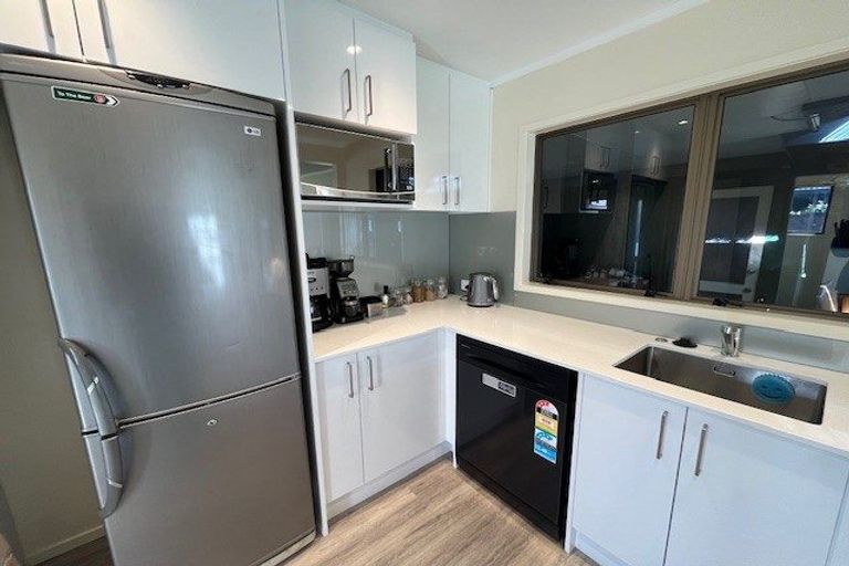 Photo of property in 32 Jillteresa Crescent, Half Moon Bay, Auckland, 2012