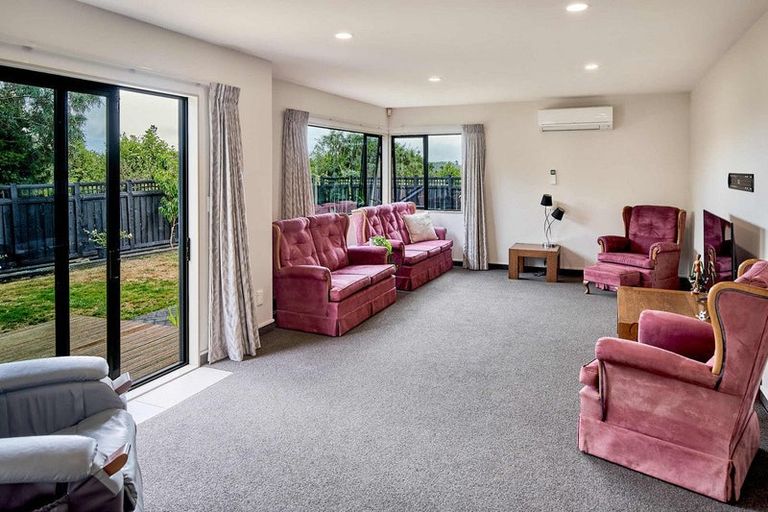 Photo of property in 17 Dornoch Place, Papakowhai, Porirua, 5024